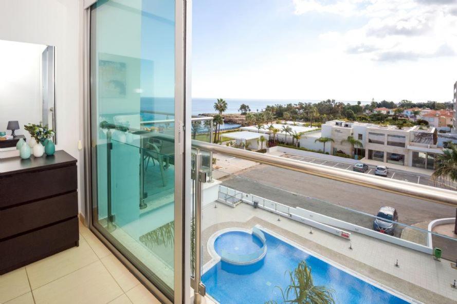 פרוטאראס Laila - Coralli Beachfront Apartment מראה חיצוני תמונה