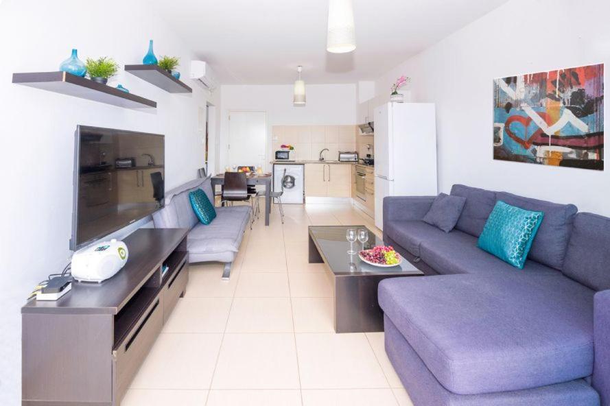 פרוטאראס Laila - Coralli Beachfront Apartment מראה חיצוני תמונה