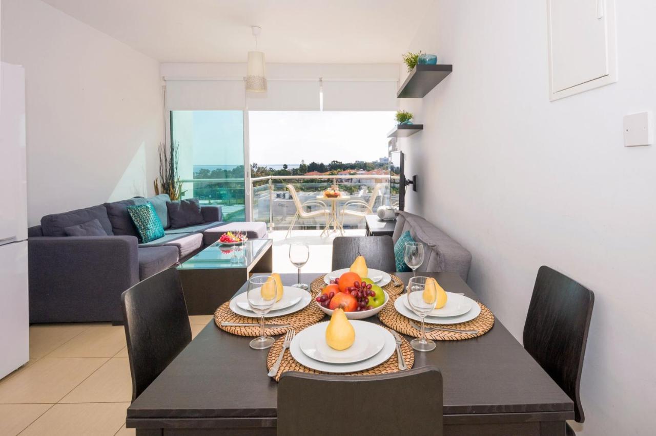 פרוטאראס Laila - Coralli Beachfront Apartment מראה חיצוני תמונה