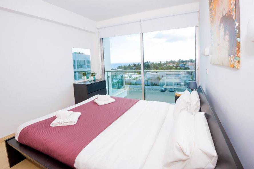 פרוטאראס Laila - Coralli Beachfront Apartment מראה חיצוני תמונה