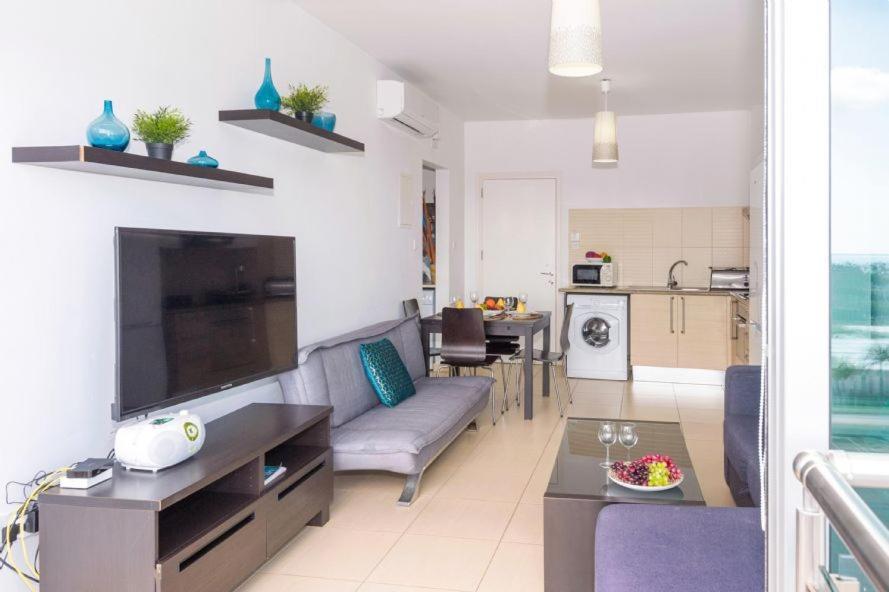 פרוטאראס Laila - Coralli Beachfront Apartment מראה חיצוני תמונה