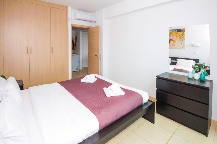 פרוטאראס Laila - Coralli Beachfront Apartment מראה חיצוני תמונה