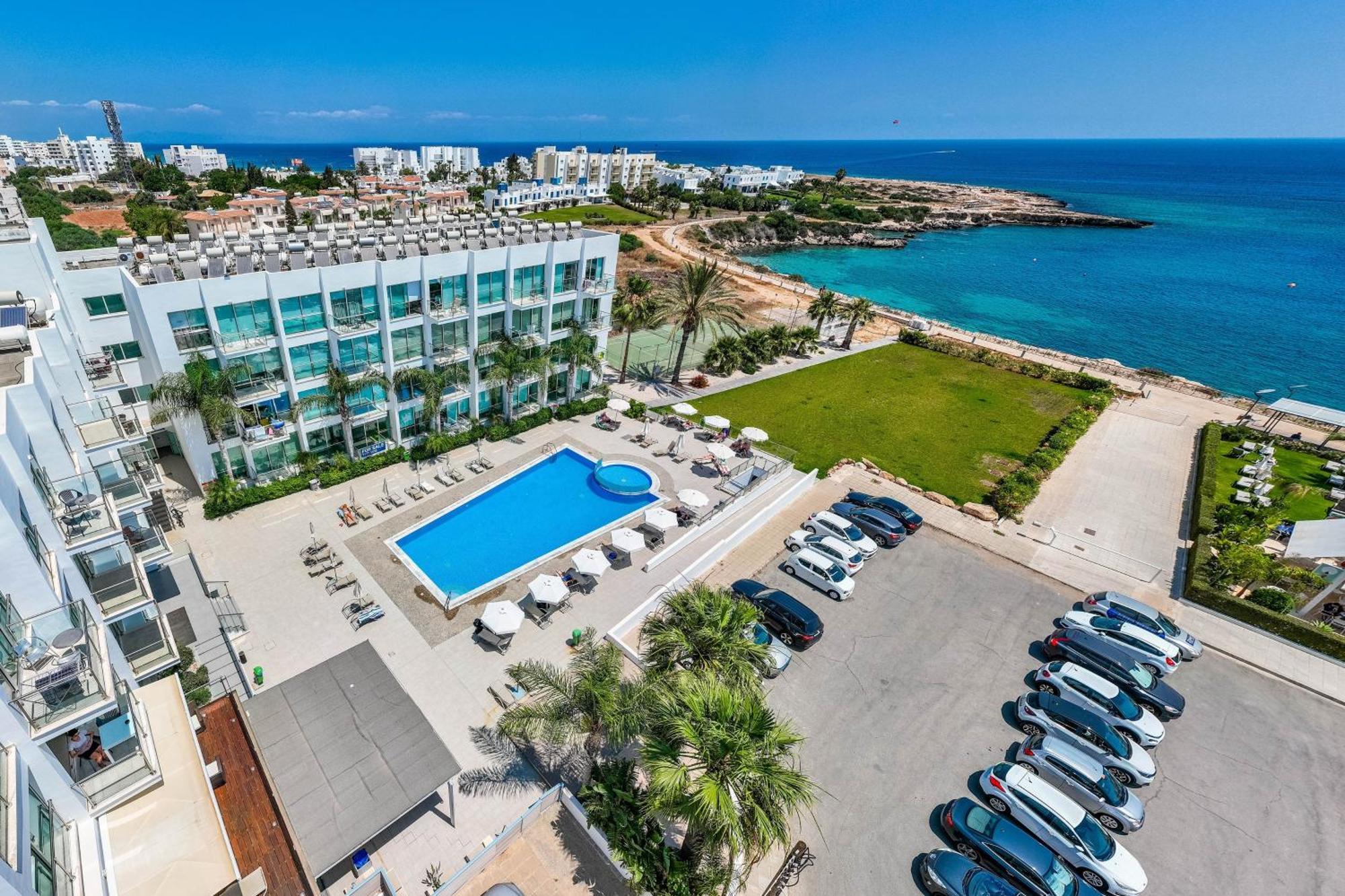 פרוטאראס Laila - Coralli Beachfront Apartment מראה חיצוני תמונה